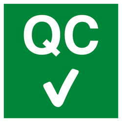Qualitätskennzeichen QC mit Haken Grün Quadratisch