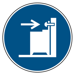 Gebotszeichen Kippsicherung benutzen DIN EN ISO 7010 M071