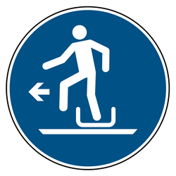 Gebotszeichen Ausstieg vom Schlitten links benutzen DIN EN ISO 7010 M050