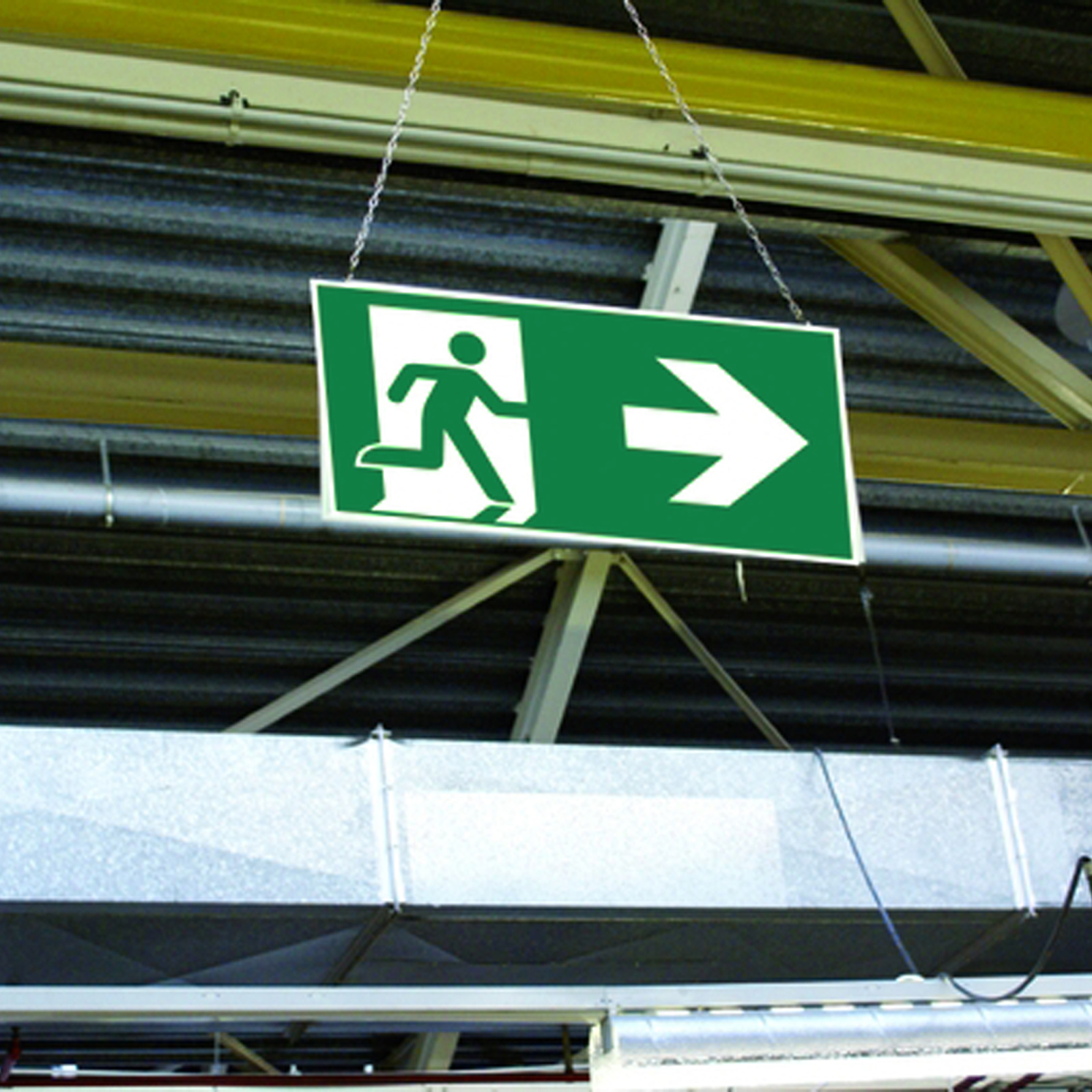 Rettungszeichen Rettungsweg rechts aufwärts nach ISO 7010 (E002) ASR A1.3