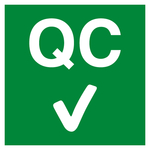 Qualitätskennzeichen QC mit Haken Grün Quadratisch