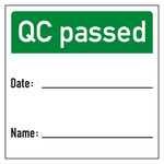 Qualitätskennzeichen QC passed mit Datum und Name Weiß Quadratisch