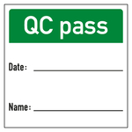 Qualitätskennzeichen QC pass mit Datum und Name Weiß Quadratisch