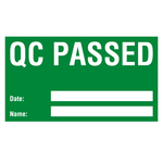 Qualitätskennzeichen QC passed mit Datum und Name Grün Rechteckig