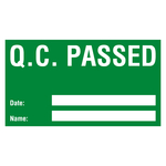Qualitätskennzeichen Q.C. passed mit Datum und Name Grün Rechteckig